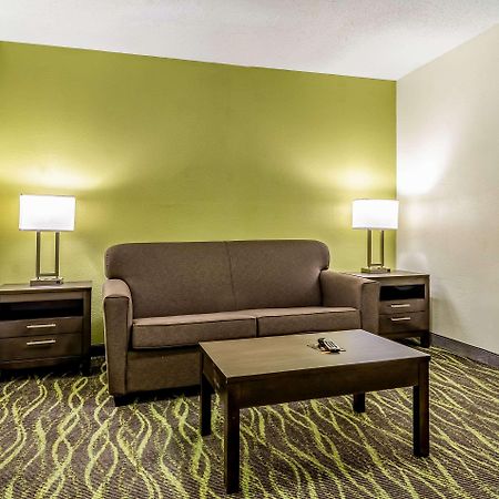 Quality Inn & Suites Creedmor - Butner Creedmoor Bagian luar foto