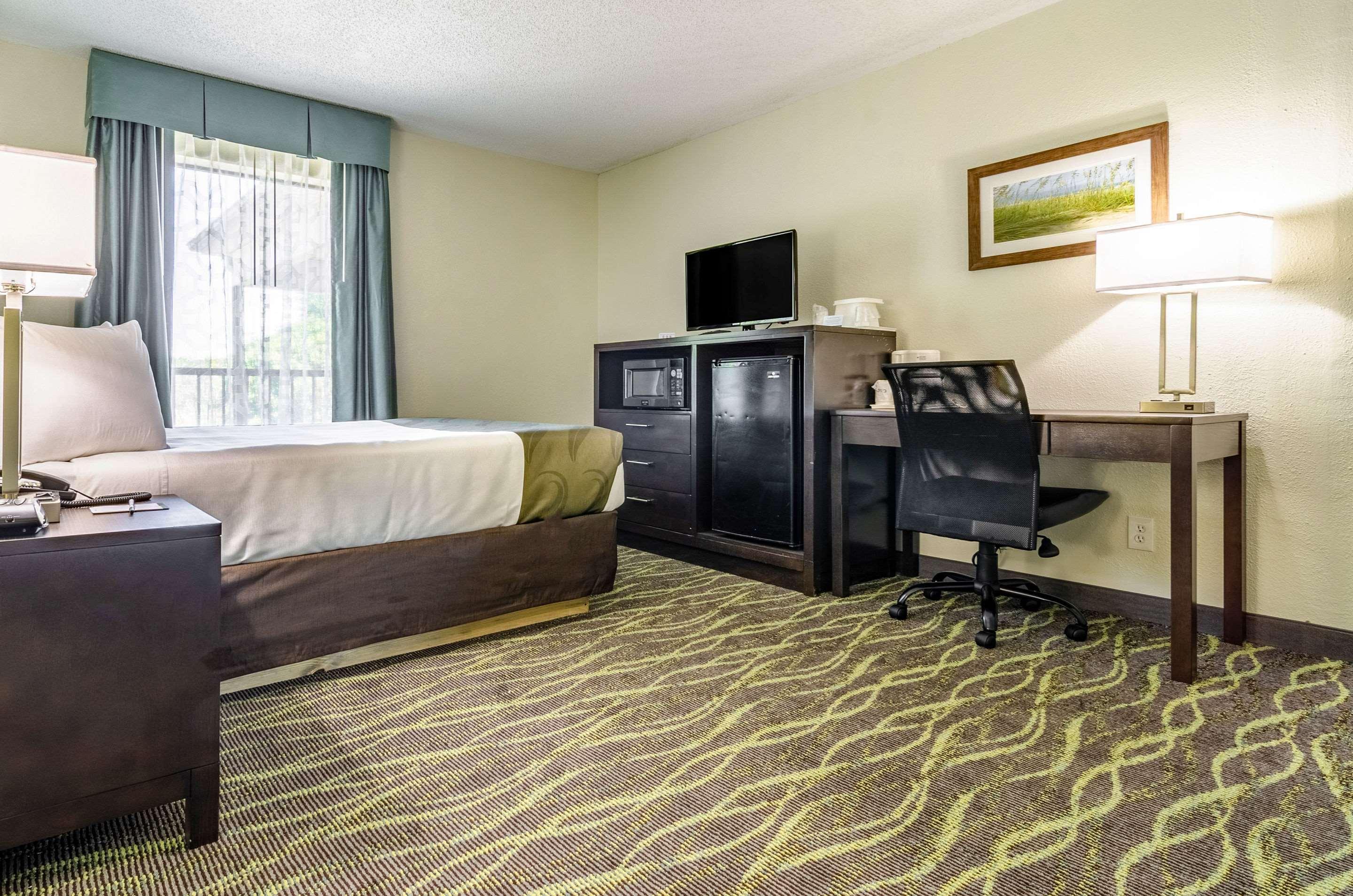 Quality Inn & Suites Creedmor - Butner Creedmoor Bagian luar foto