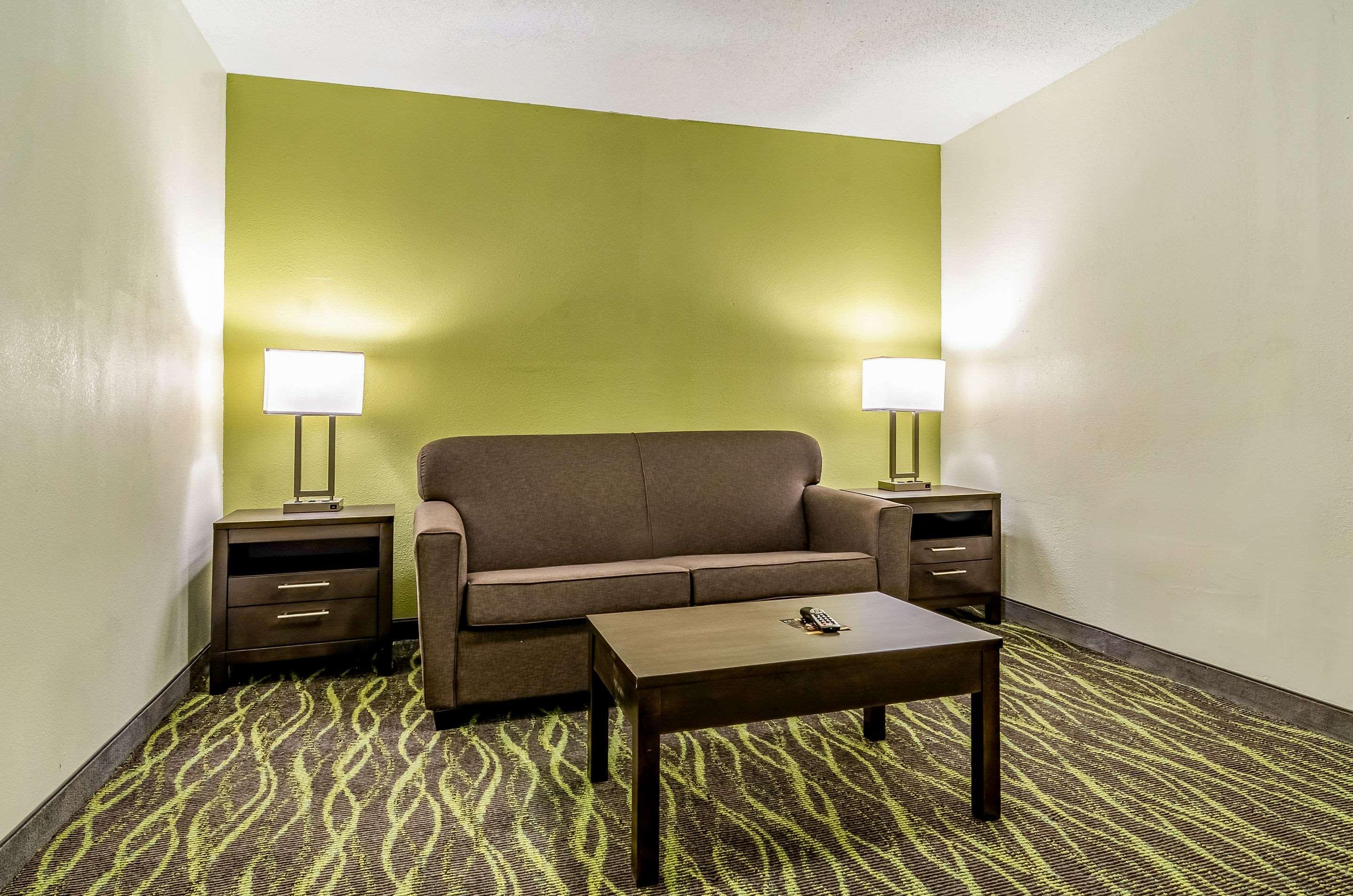 Quality Inn & Suites Creedmor - Butner Creedmoor Bagian luar foto