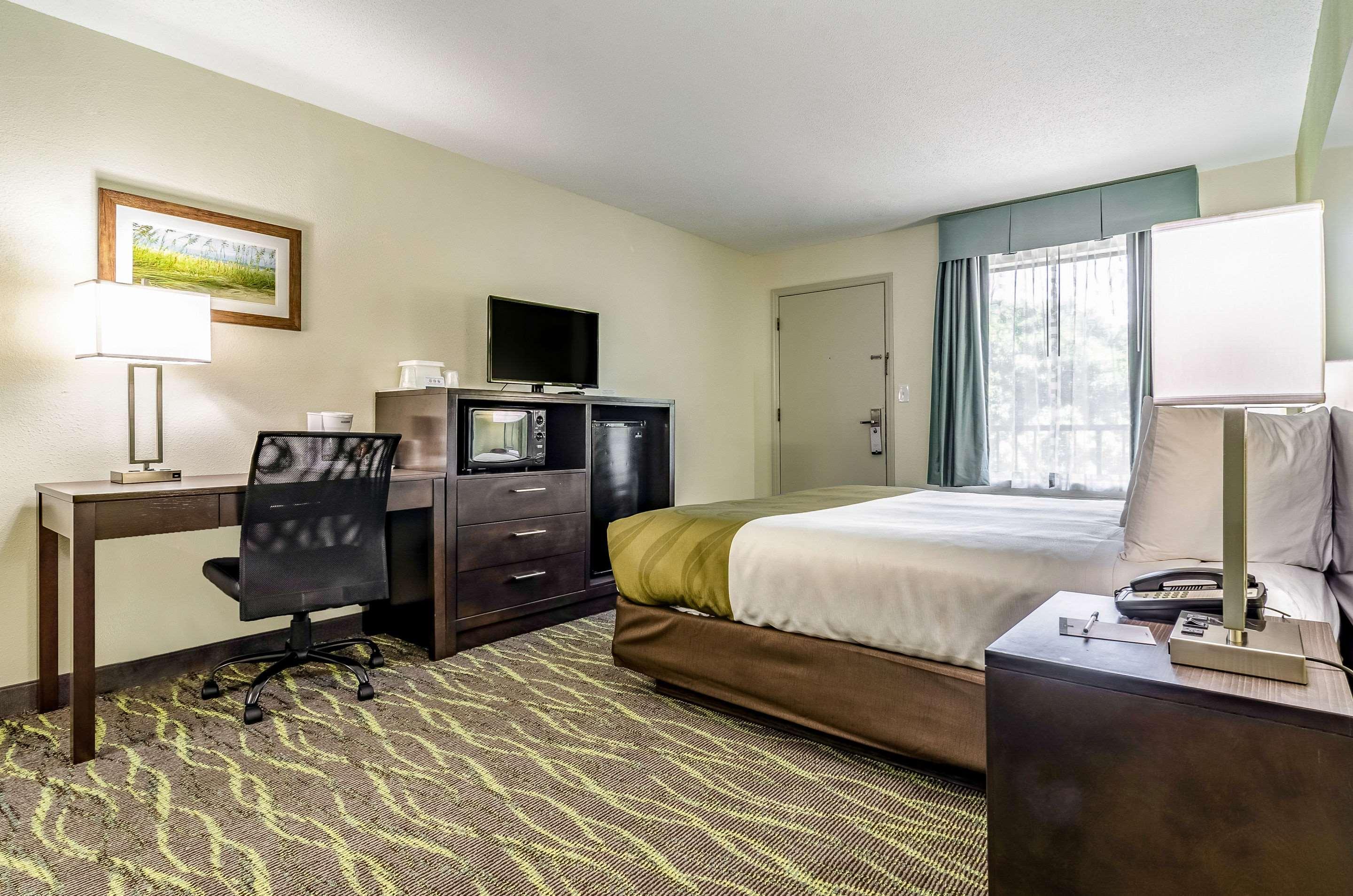 Quality Inn & Suites Creedmor - Butner Creedmoor Bagian luar foto