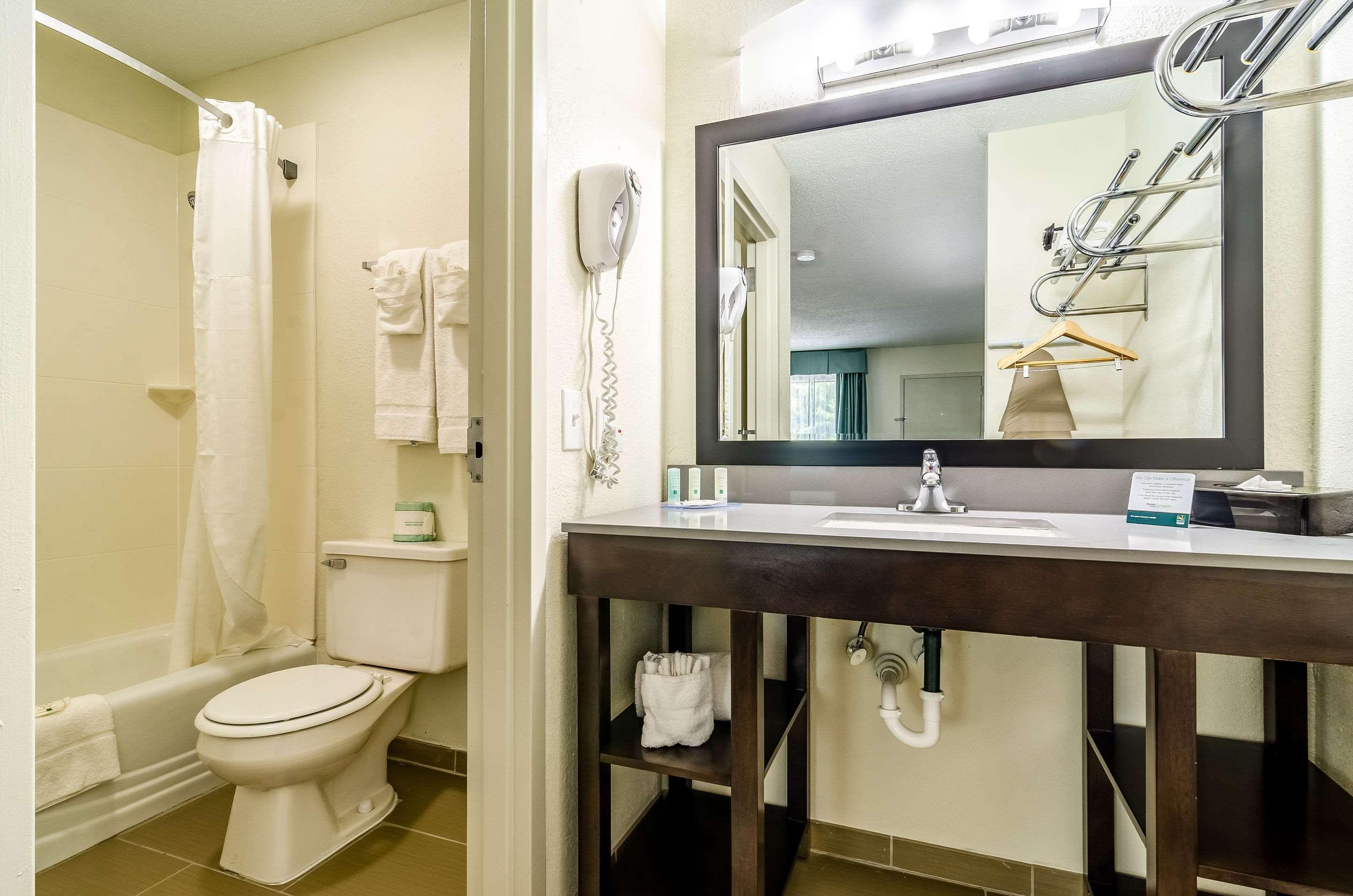 Quality Inn & Suites Creedmor - Butner Creedmoor Bagian luar foto