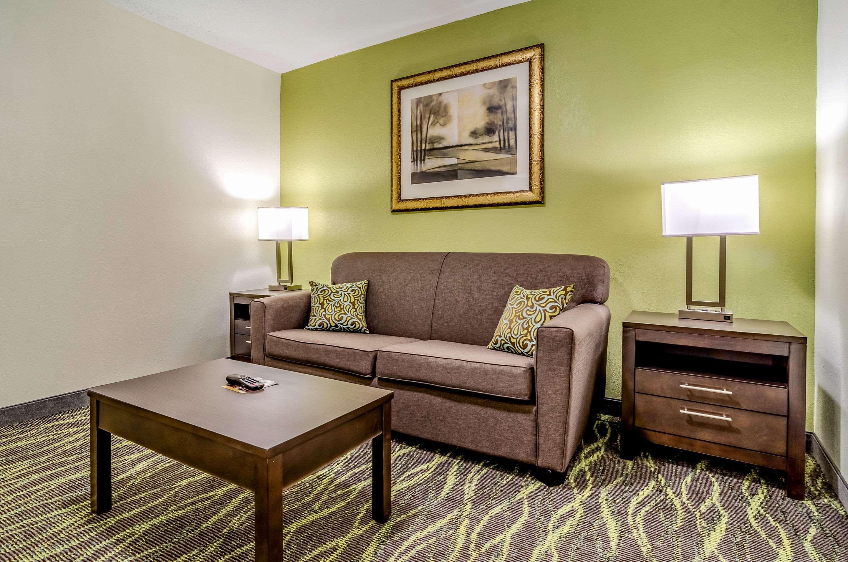 Quality Inn & Suites Creedmor - Butner Creedmoor Bagian luar foto