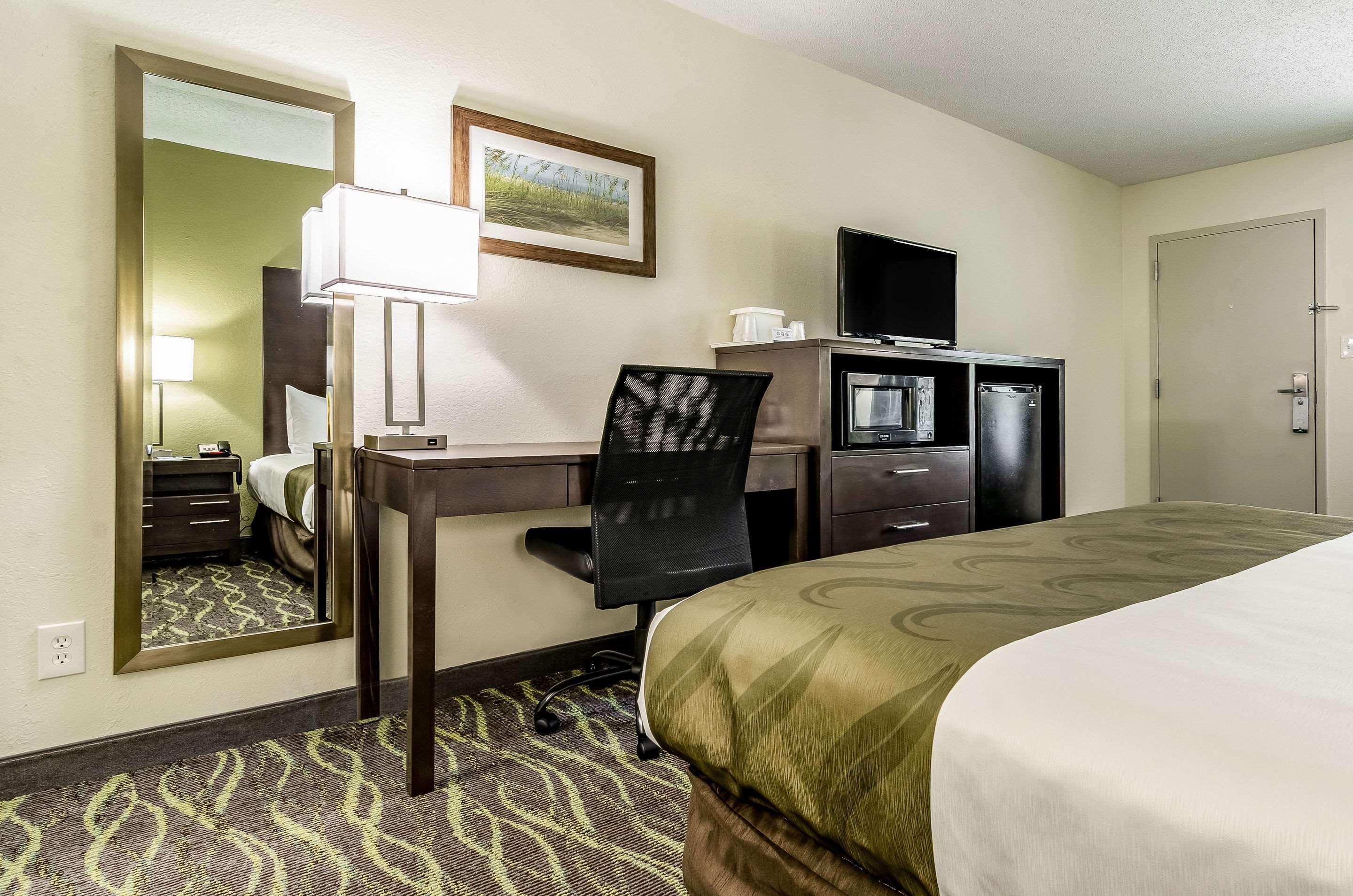 Quality Inn & Suites Creedmor - Butner Creedmoor Bagian luar foto