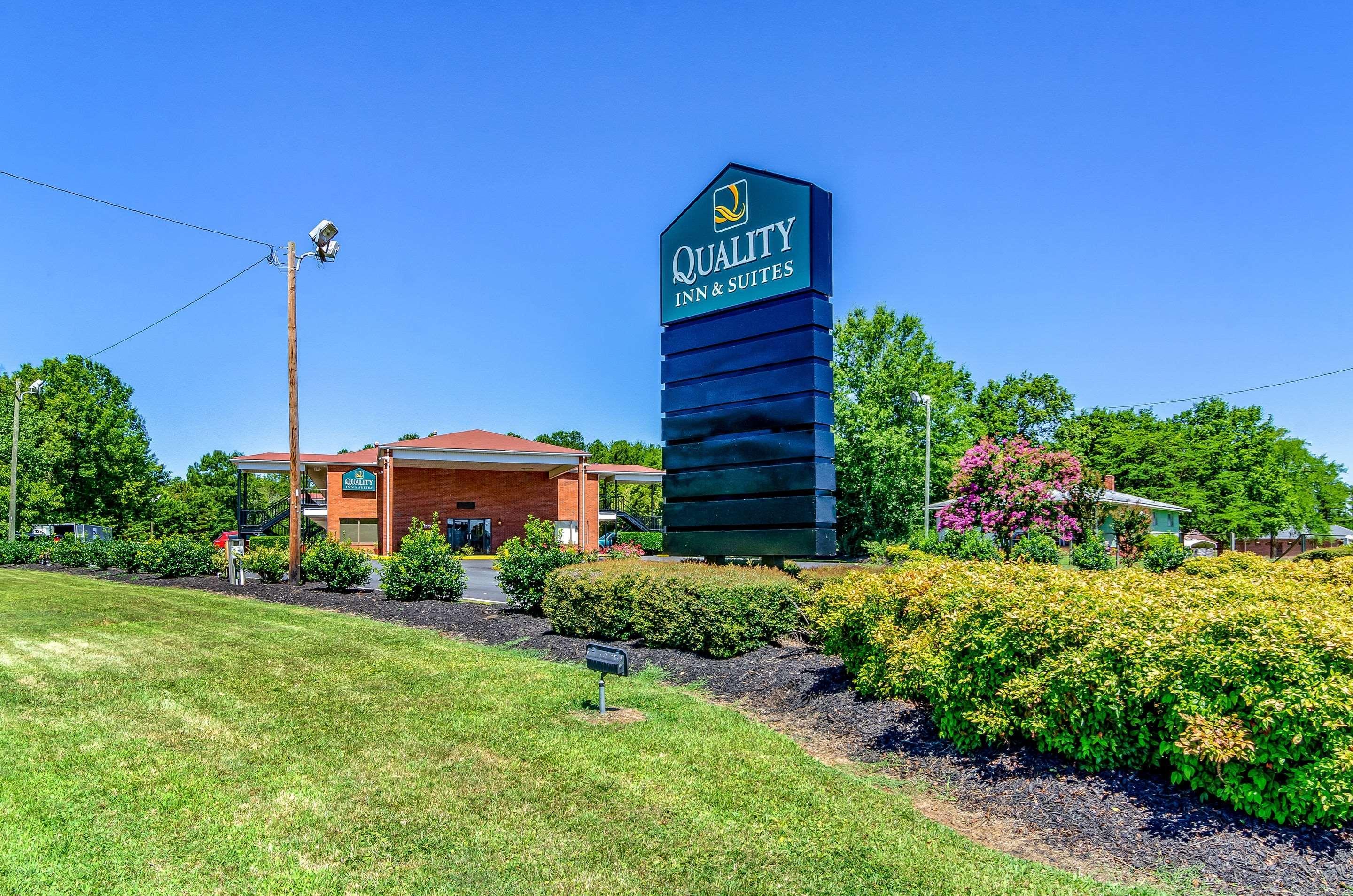 Quality Inn & Suites Creedmor - Butner Creedmoor Bagian luar foto