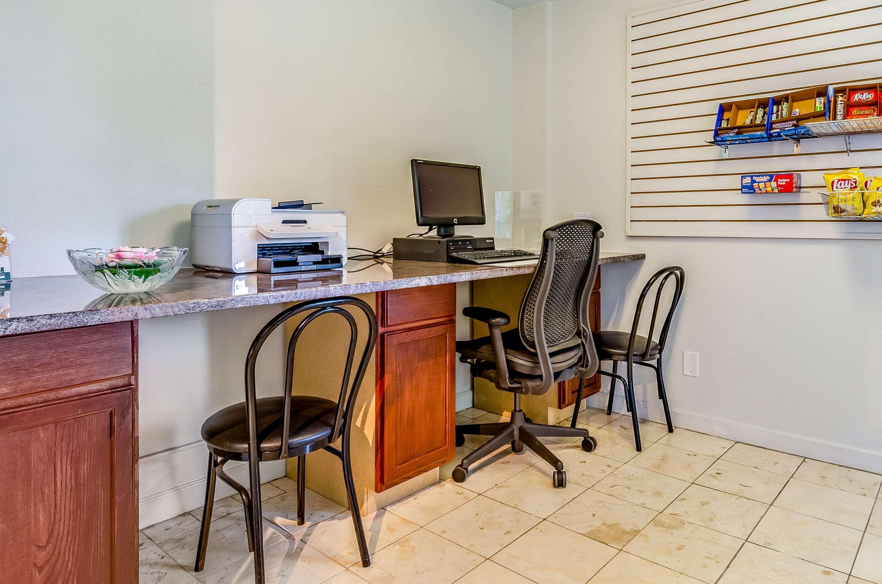 Quality Inn & Suites Creedmor - Butner Creedmoor Bagian luar foto