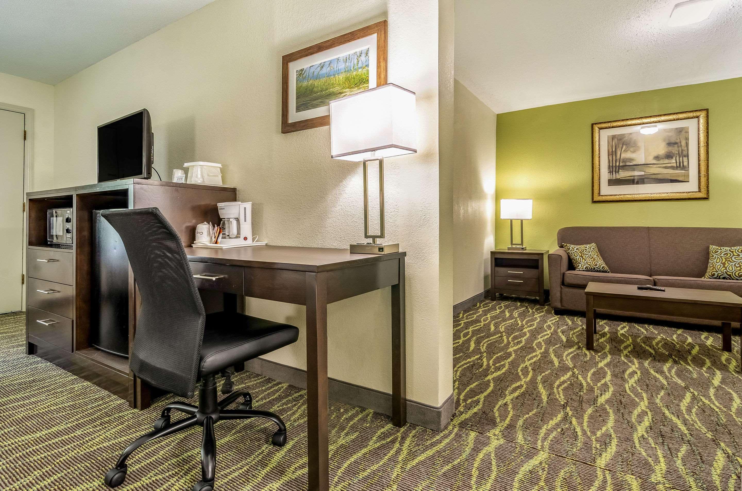 Quality Inn & Suites Creedmor - Butner Creedmoor Bagian luar foto